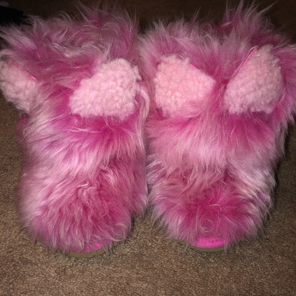 Authentic toddler uggs.